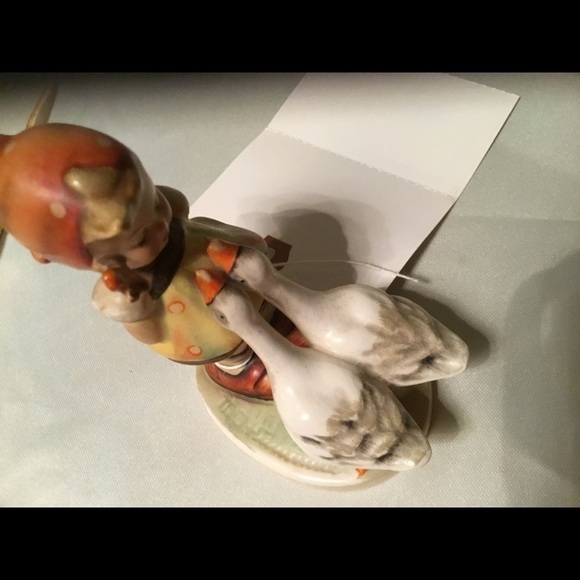 Goebel THE GIRL AND THE GEESE - Picture 2 of 8